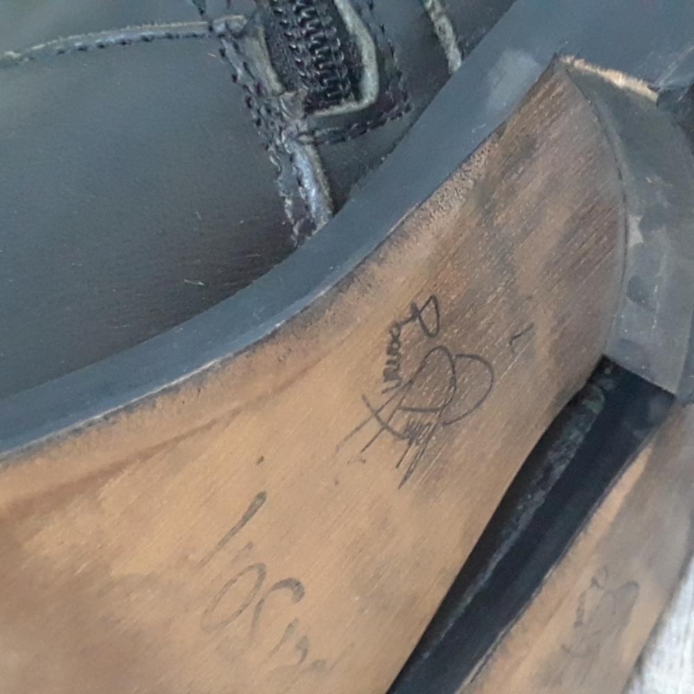 JOHN FLUEVOG BOOTS..7 - Picture 4 of 12